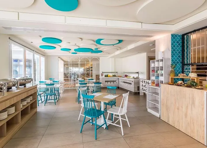 Hotel Occidental Playa *